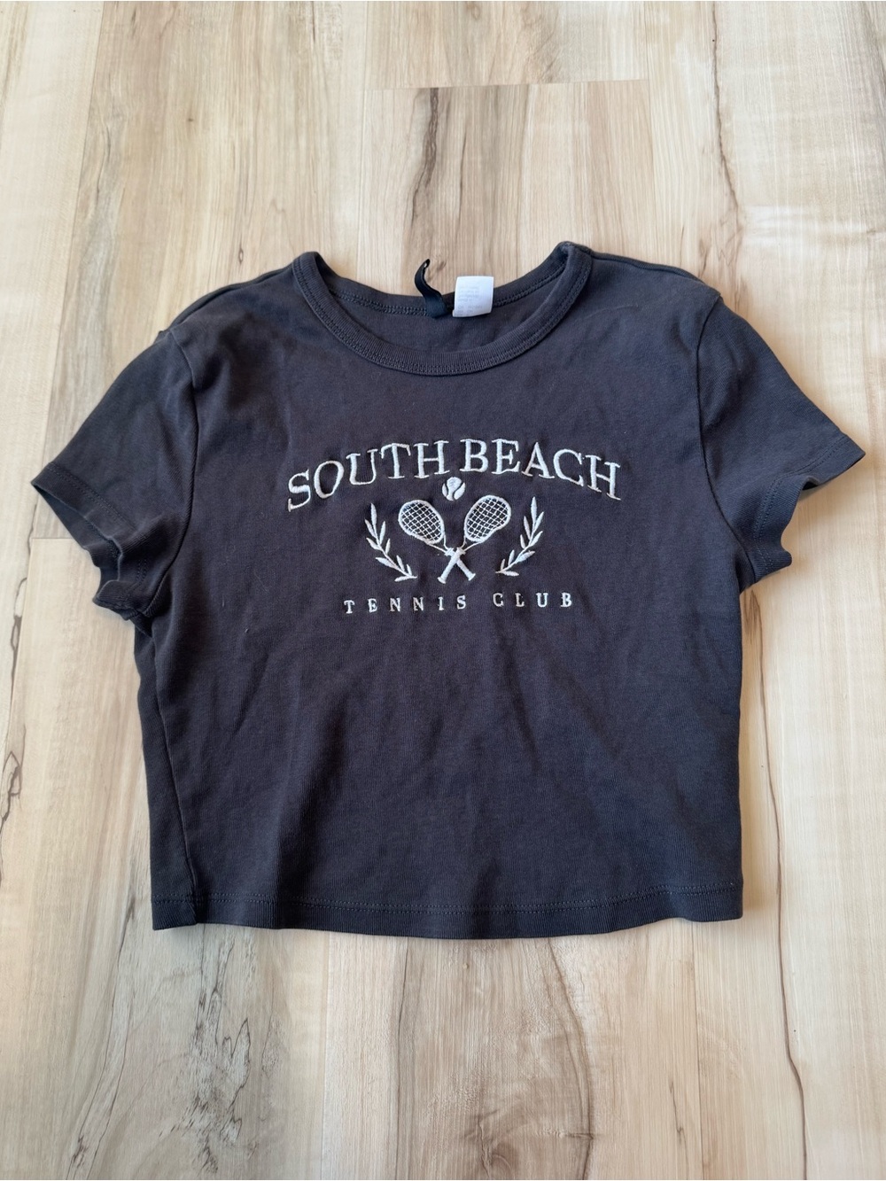 HM South Beach Tennis Club Graphic Tee Womens Small Black Cropped Short Sleeve